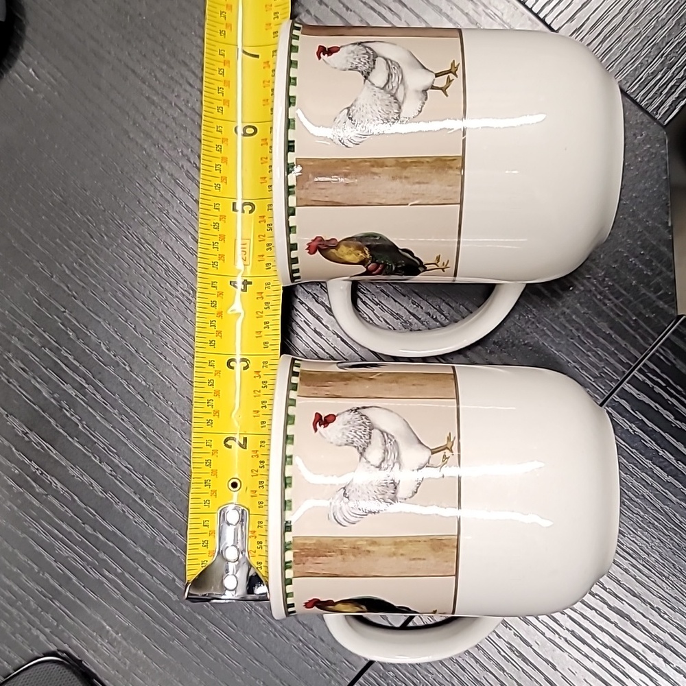 (2) oneida "causual settings" cups.